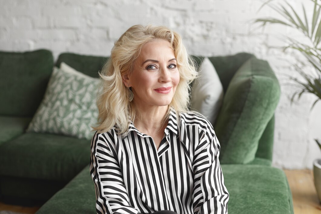 portrait-expressive-woman_344912-2070